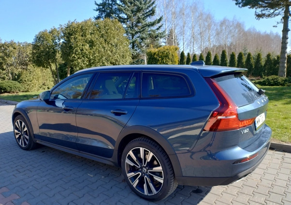 Volvo V60 Cross Country cena 149700 przebieg: 26000, rok produkcji 2021 z Margonin małe 277